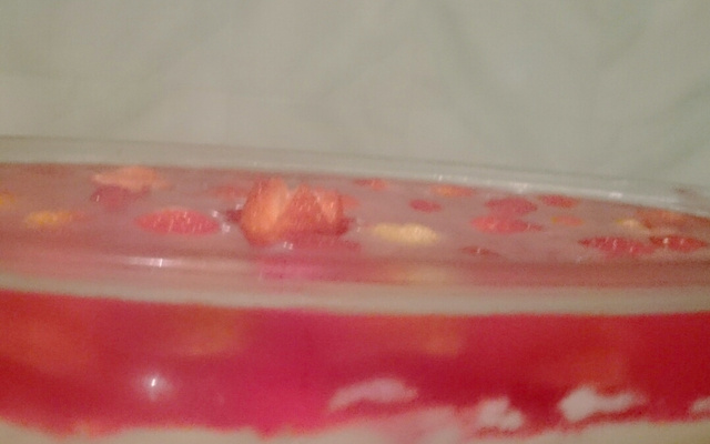 Torta de gelatina com morangos