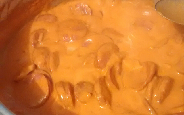 Estrogonofe de linguiça calabresa e champignon