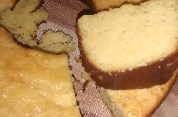 Bolo fácil de milho com coco