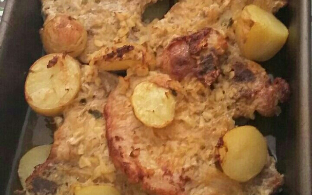 Bisteca assada com batatas