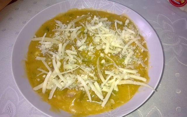 Sopa de mandioca com frango