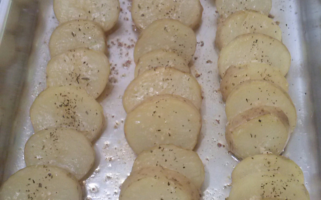 Batata assada com alho e azeite