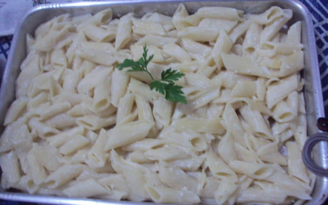 Macarrão penne ao molho branco