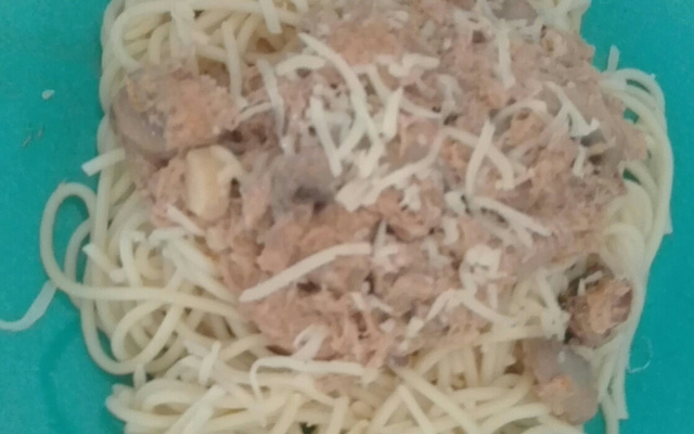 Espaguete com atum