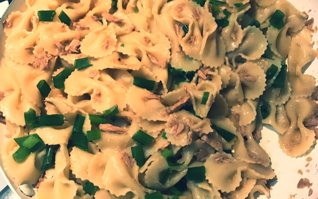 Macarrão de atum ao shoyo