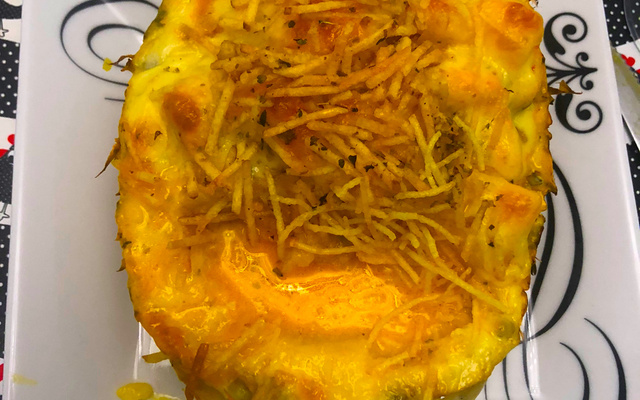 Camarão tropical no abacaxi