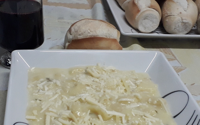 Sopa de capeletti da Rosimeire