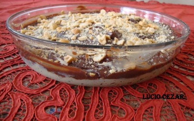 Delícia de chocolate, coco, damasco e castanhas-de-cajú