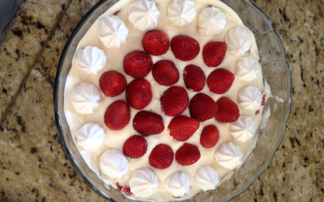 Merengue de Morango com Suspiro