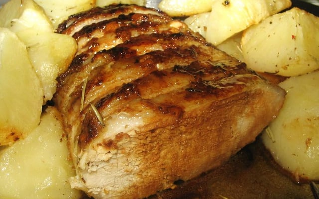 Lombinho com batatas coradas