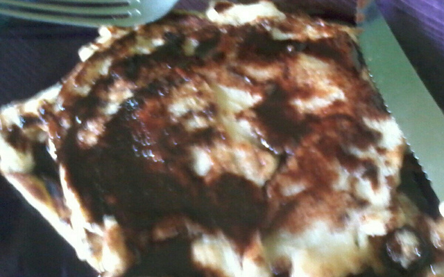 Panqueca americana com calda de chocolate