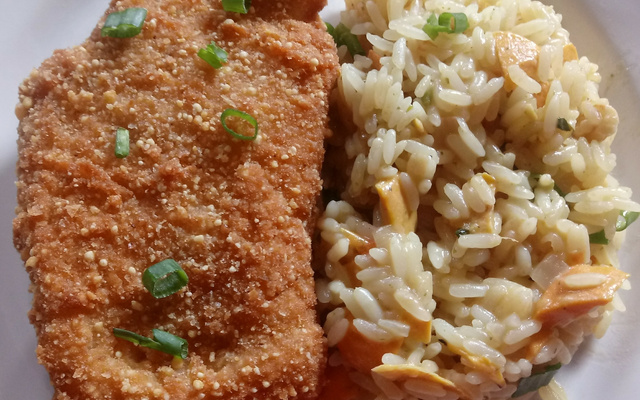 Risoto de tucumã e castanha do Brasil com pirarucu empanado