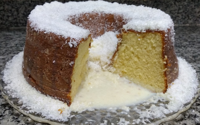 Bolo de coco úmido
