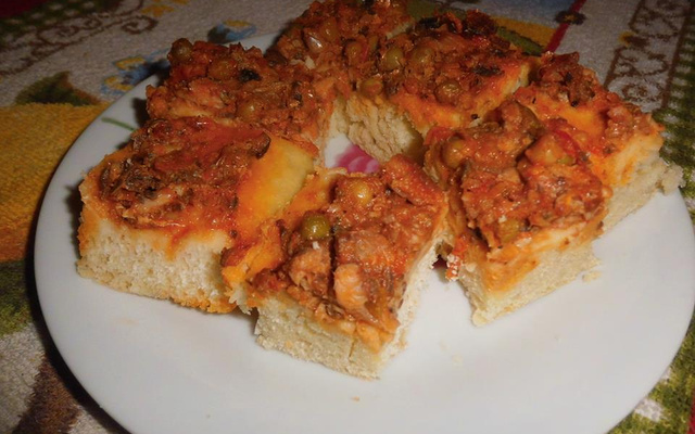 Pizza de massa de pão de sardinha