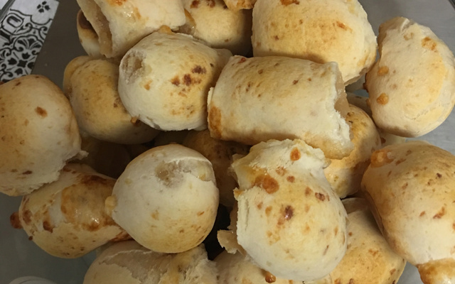Pão de queijo rápido, fácil e barato