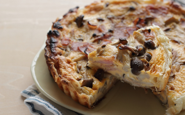 Torta de shimeji com alho poró e cream cheese