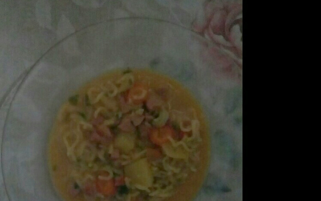 Macarrão instantâneo sem o tempero que acompanha ele