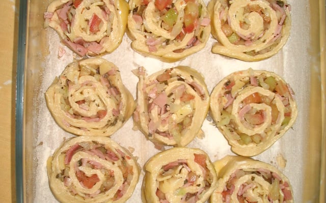 Caracóis de presunto e queijo