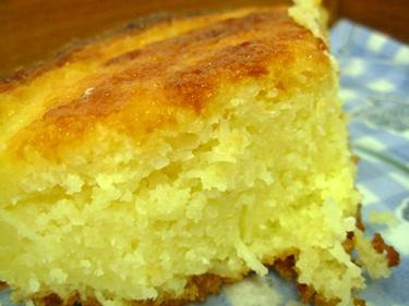 Bolo de mandioca e leite de coco