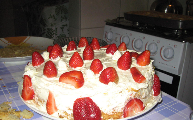Bolo de morango com nata