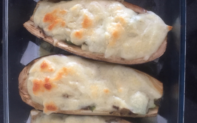 Barcas de berinjela com purê de batata doce