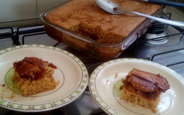 Cuca Simone de banana caramelada