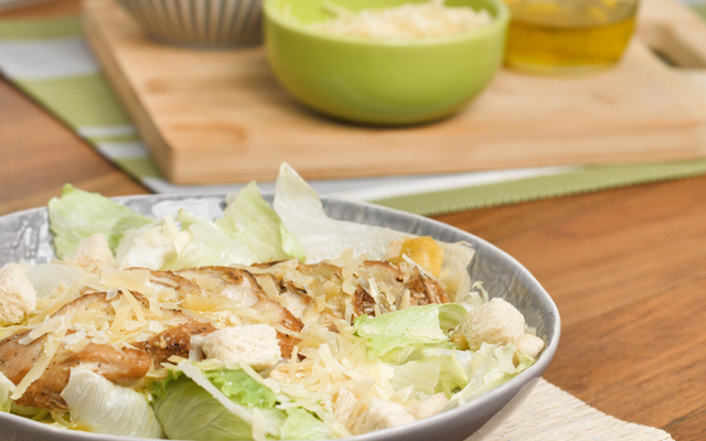 Salada verde com frango