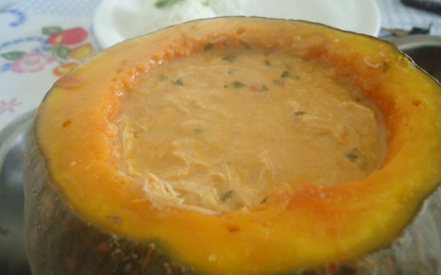 Fricassê de frango na abóbora moranga