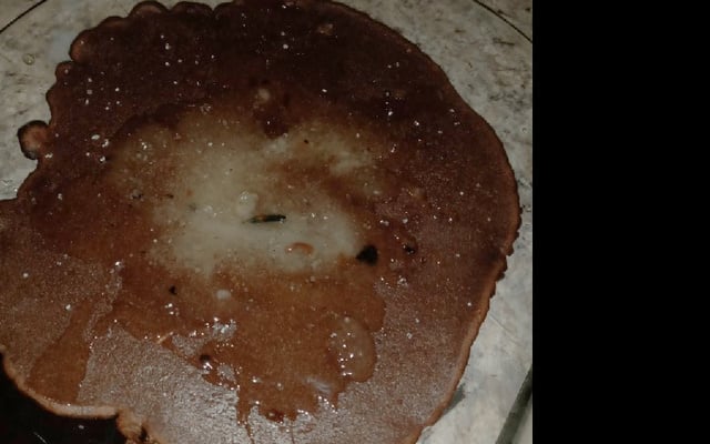 Panquecas doce com calda de caramelo