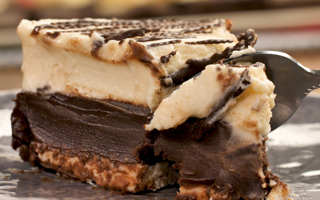 Torta crocante de dois chocolates 