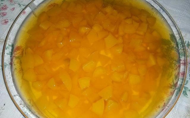 Sobremesa de pêssego com gelatina