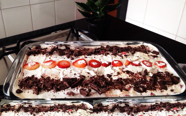 Pavê de morango com chocolate