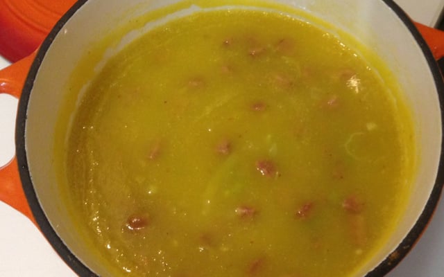 Sopa de batata baroa com alho poró