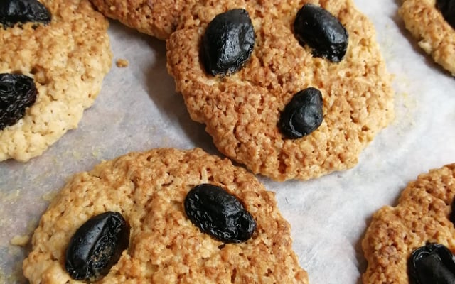 Biscoito de aveia com uva passa