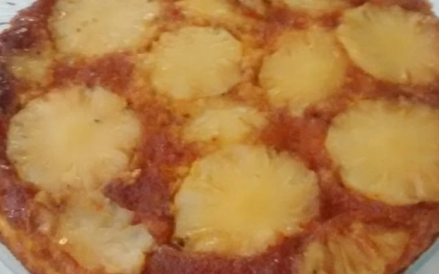 Bolo de abacaxi em calda