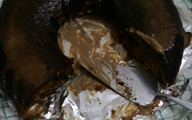 Bolo de amora e avelã