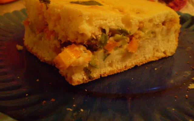 Torta salgada de sardinha e legumes