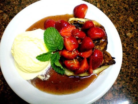 Panqueca de queijo cottage com morango