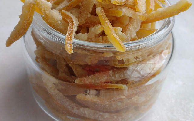 Cascas de laranja cristalizadas