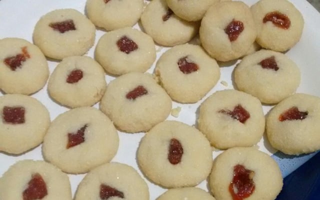 Biscoitinho amanteigado com goiabada