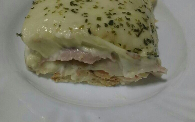 Bauru de forno com hambúrguer