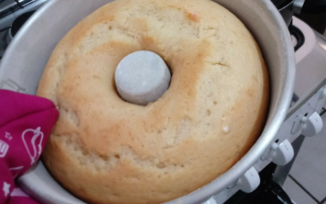 Bolo vulcão de leite em pó com creme de avelã