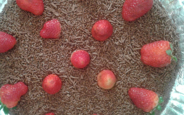 Bolo de brigadeiro com Morango