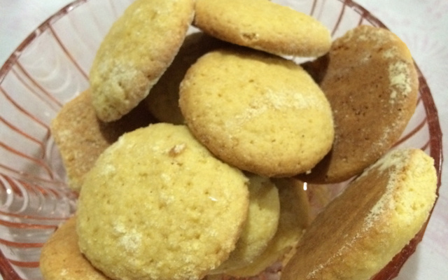 Broinha quebradiça de fubá