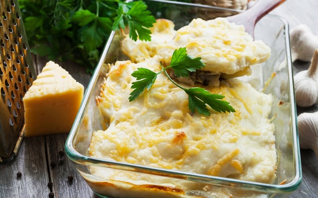 Bacalhau com batatas e molho branco