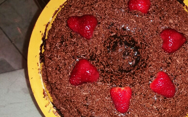 Bolo de brigadeiro com Morango