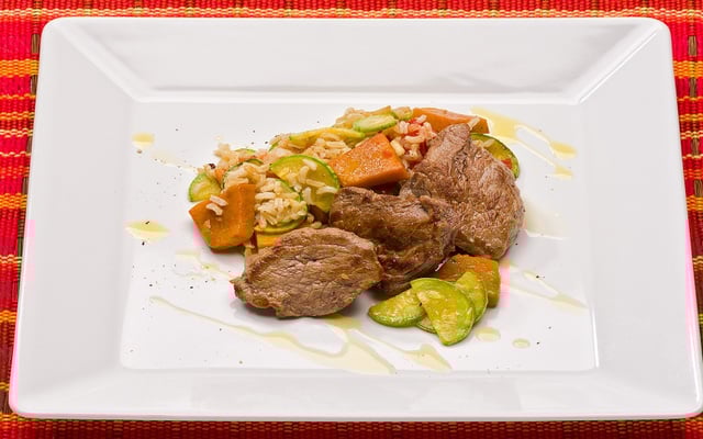 Bife de panela com legumes