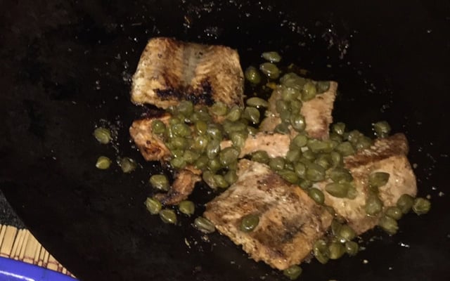 Salmão frito em azeite.