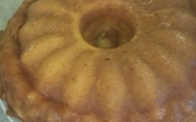 Bolo de Milhor cremoso no meio