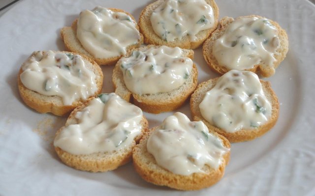 Patê de queijo com cebola